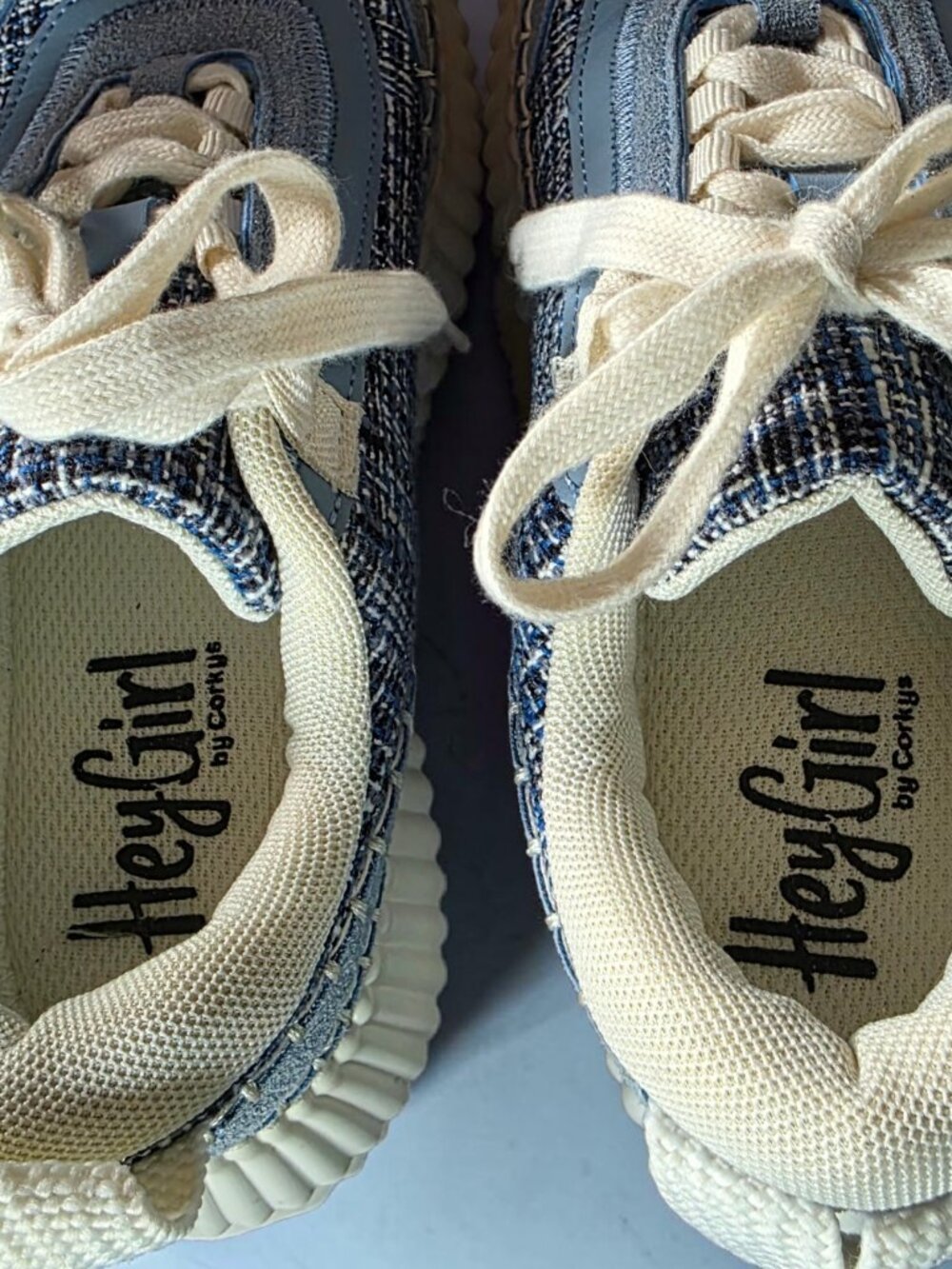 EUC CORKY's ( 8 ) HEY GIRL ADVENTURE Blue/Off White Tweed Platform Tennis Shoe - Picture 9 of 12